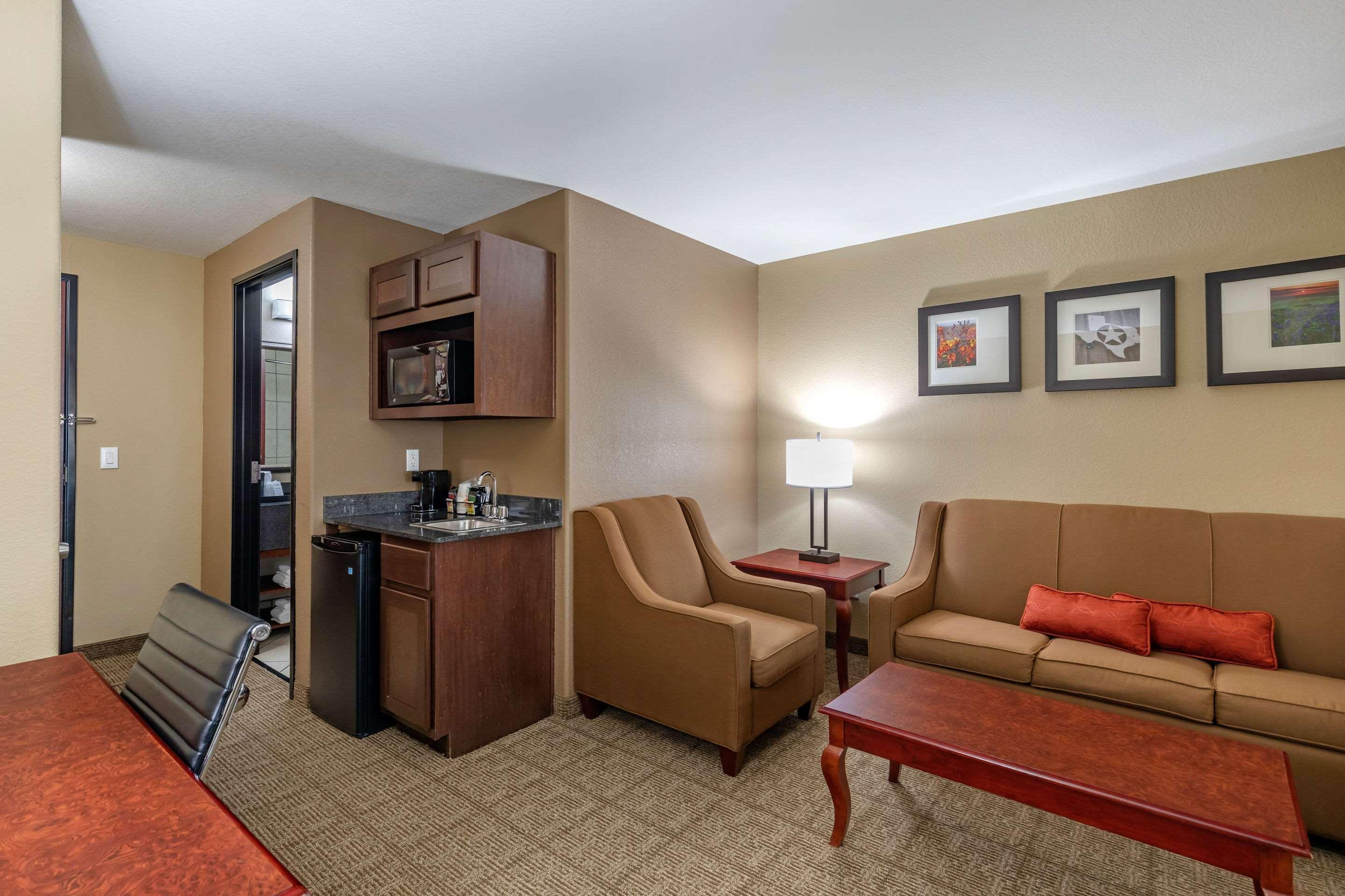 Comfort Suites Ennis Eksteriør bilde