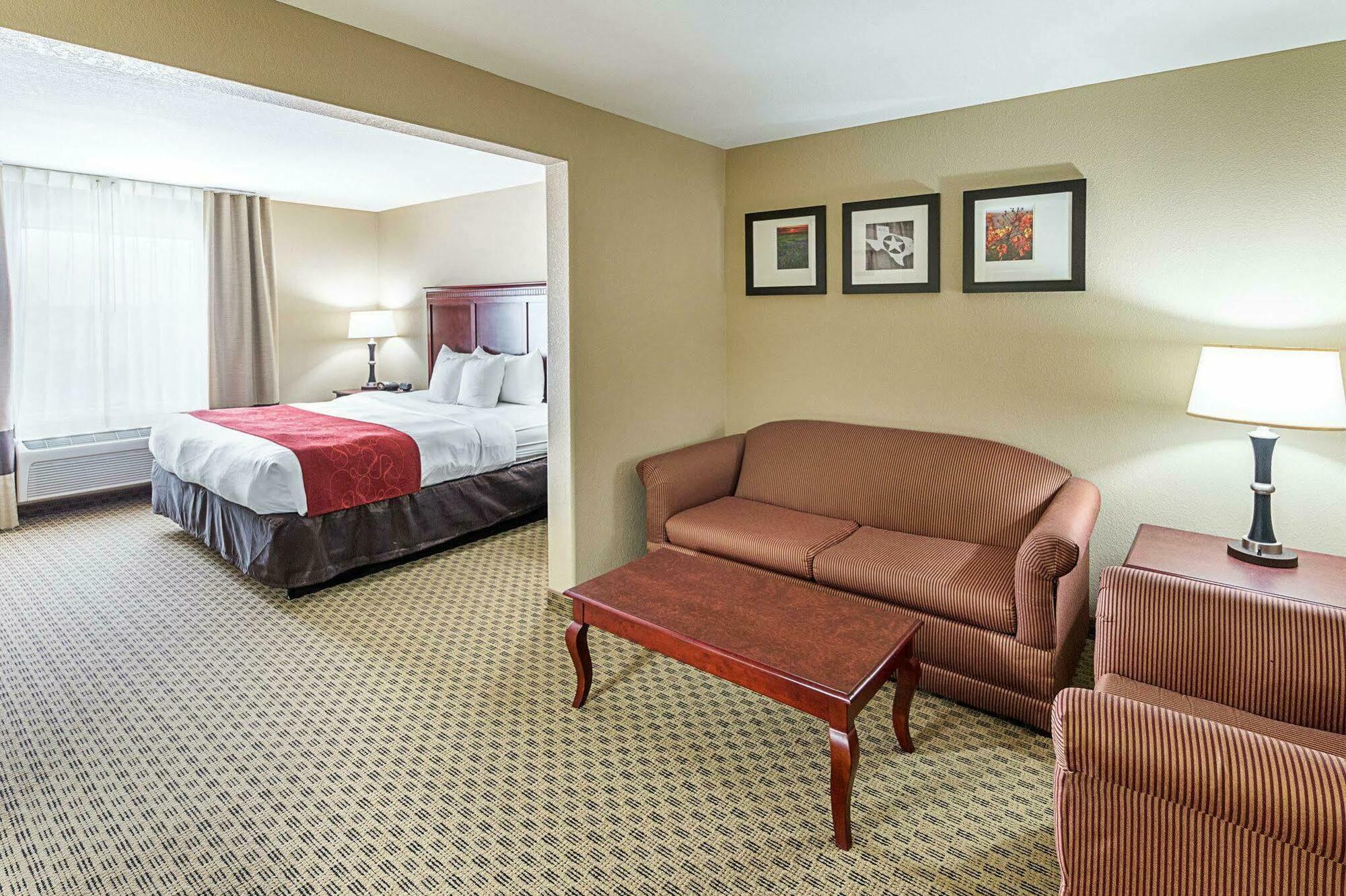 Comfort Suites Ennis Eksteriør bilde