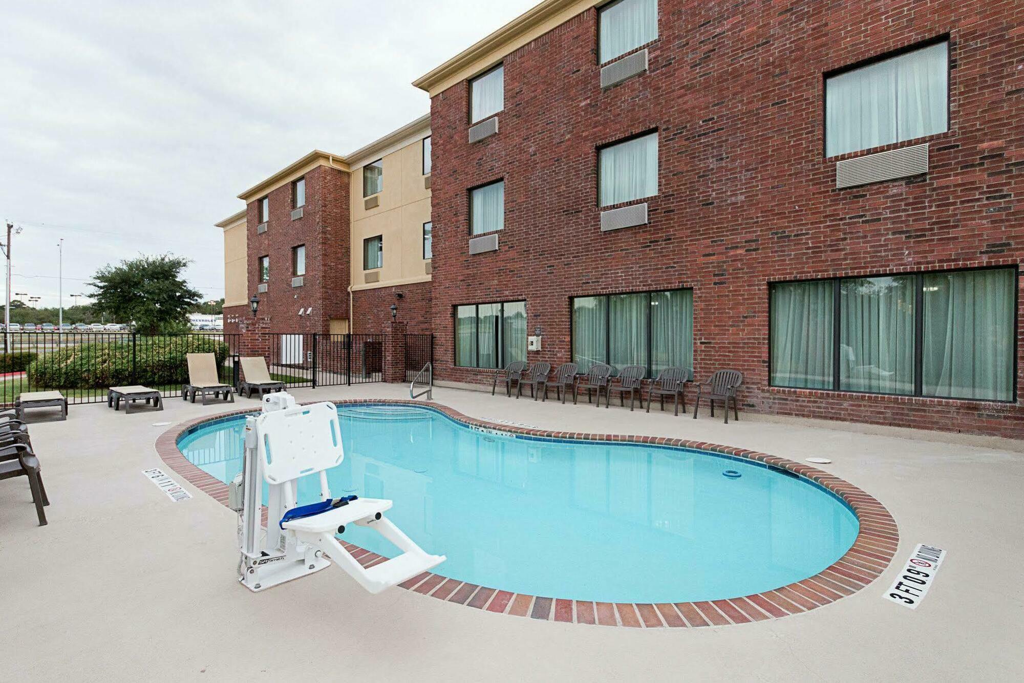 Comfort Suites Ennis Eksteriør bilde